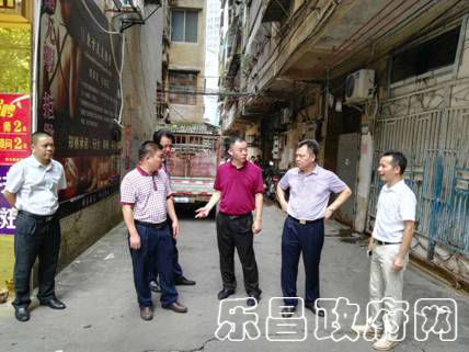 許新華同志帶隊到府前社區(qū)開展“鞏文”督查工作.jpg