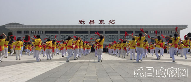 武廣客運(yùn)專線樂昌東站項(xiàng)目啟用儀式現(xiàn)場(chǎng)1    朱虹霓 攝