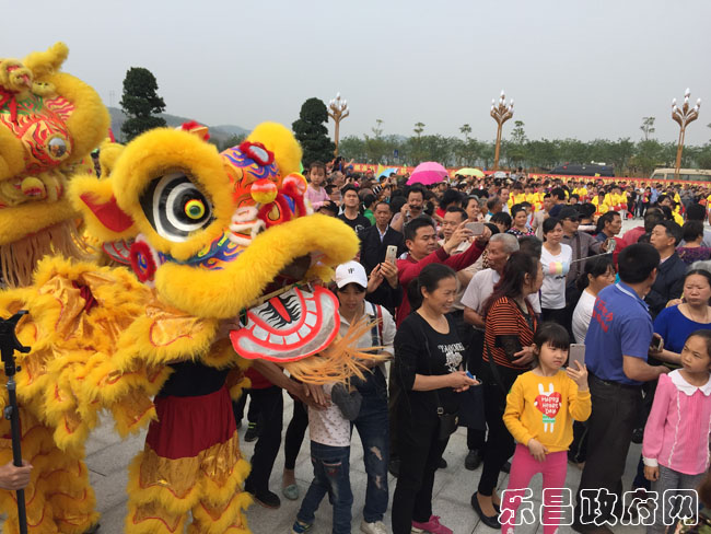 武廣客運(yùn)專線樂昌東站項(xiàng)目啟用儀式現(xiàn)場(chǎng)3     朱虹霓 攝