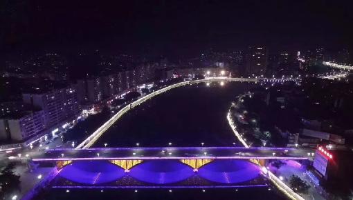 夜幕下的一江兩岸悄然換裝，照亮了每一位樂昌人的心！.jpg
